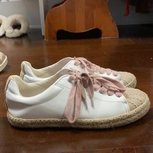Steve Madden White & Light Pink Sneakers